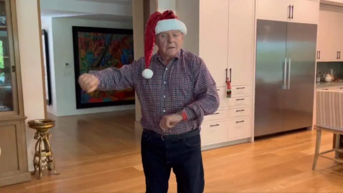 Con baile, Anthony Hopkins desea felices fiestas a sus seguidores